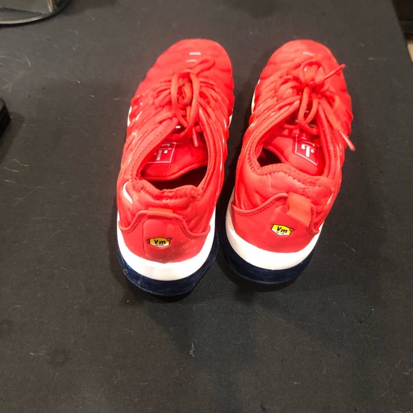 Nike women’s Vapormax plus sneakers red 8 - Picture 4 of 5